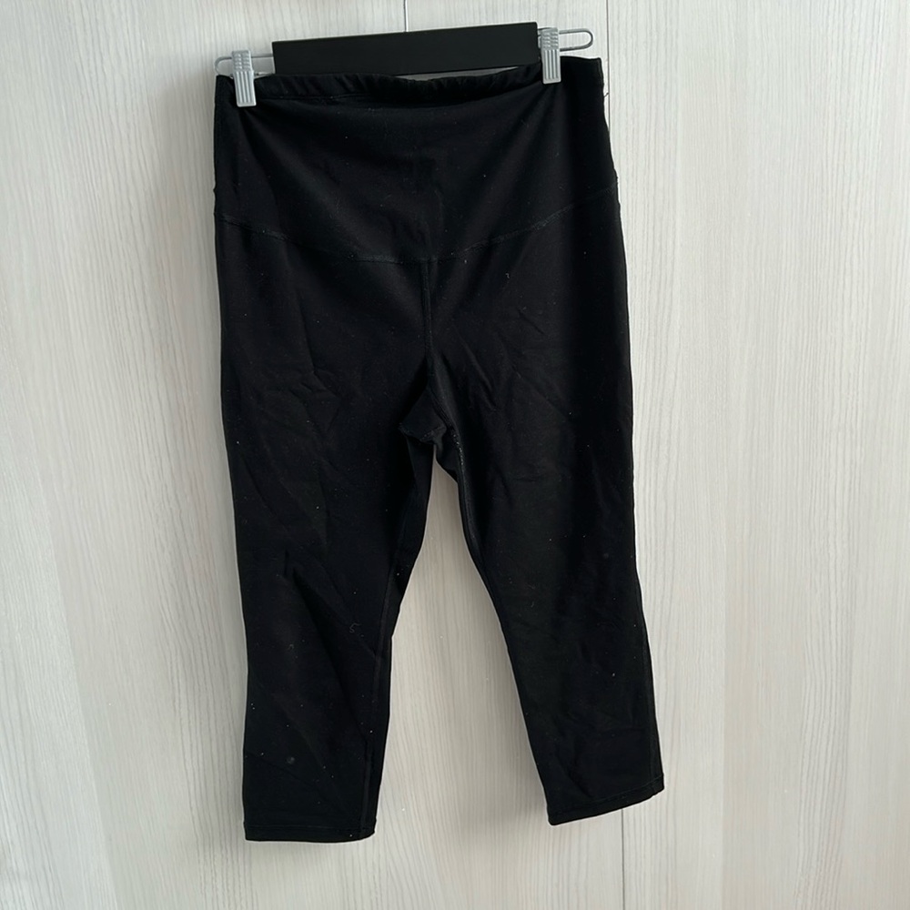 Maternity Cropped leggings size Medium black Old Navy
